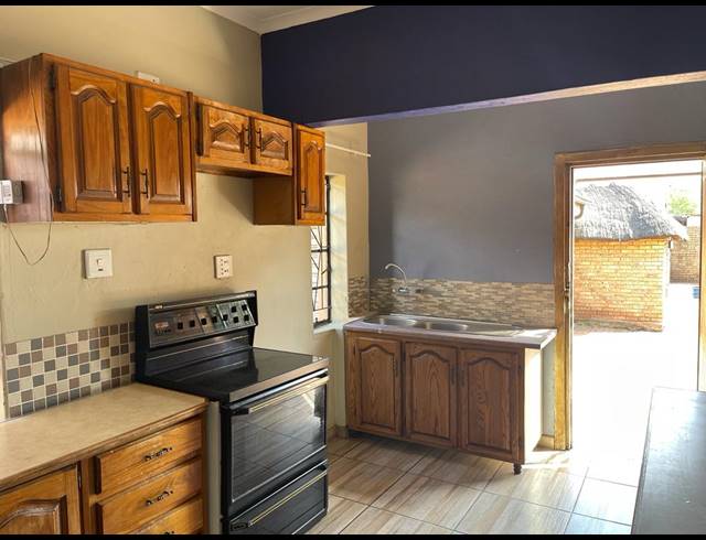 3 BEDROOM HOUSE FOR SALE IN BRENTHURST